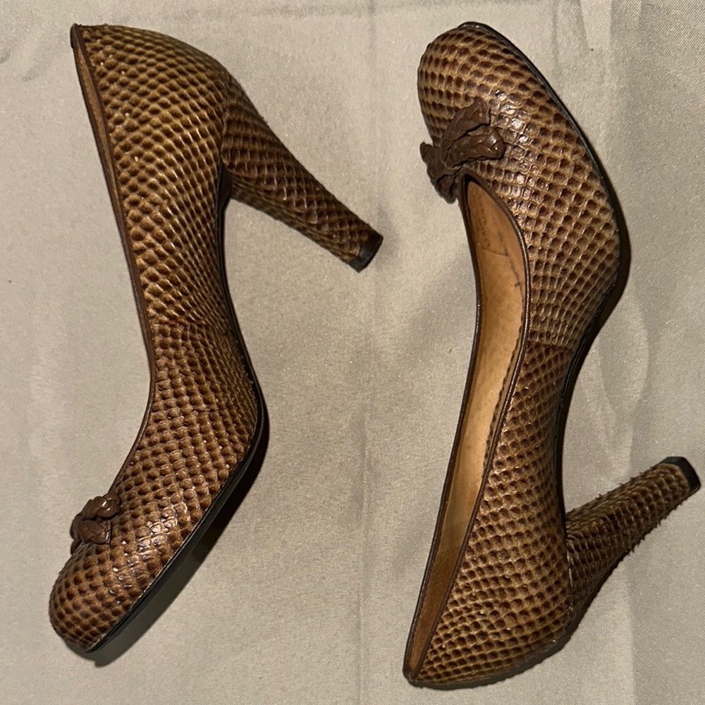 Vince Camuto Brown/Beige Snakeskin Pattern Textured Heels Size 7 - Picture 9 of 11